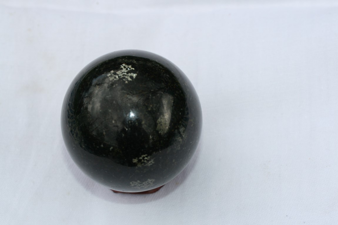 Nuummite Sphere increases luck and magic 5217